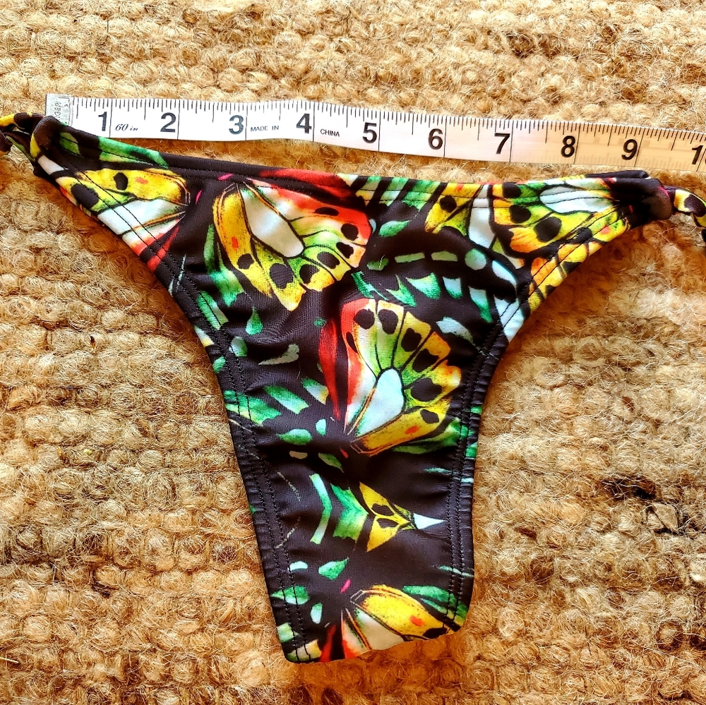 Bikinis - Picture 8 of 16